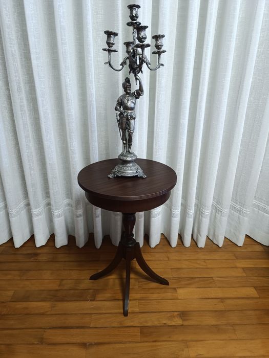 Magnífica mesa antiga de apoio restaurada estilo inglês em madeira de mogno