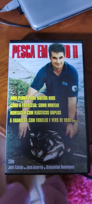Cassetes VHS para amantes da pesca
