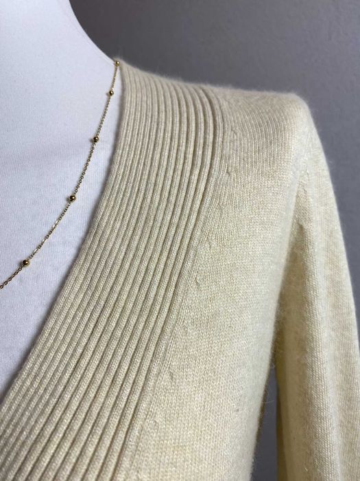 Luksusowy sweter damski premium głęboki kopertowy dekolt na wiosnę