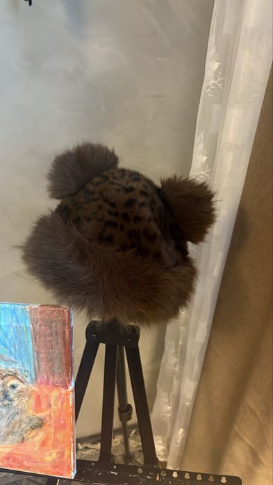 Шапка з леопардовим принтом з вушками