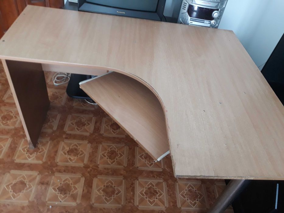 Стіл письмовий комп'ютерний