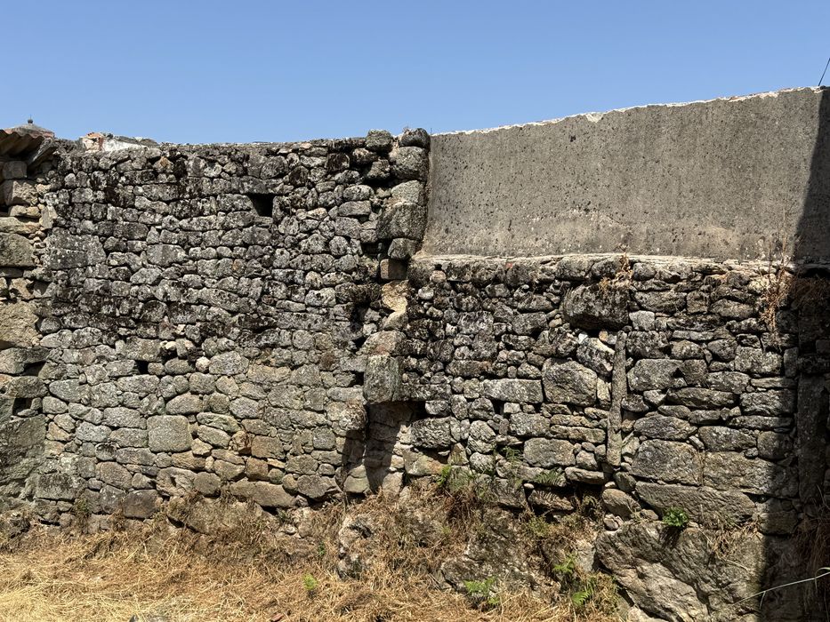 Moradia para recuperar com terreno