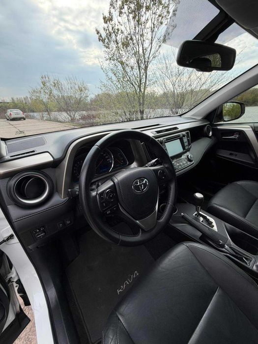 Toyota RAV4 2015 IV покоління (FL)