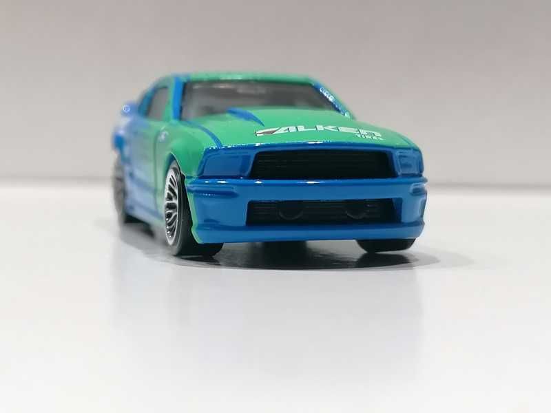 Hot Wheels 07 Ford Mustang Falken