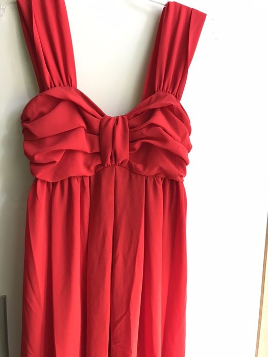 Długa czerwona sukienka