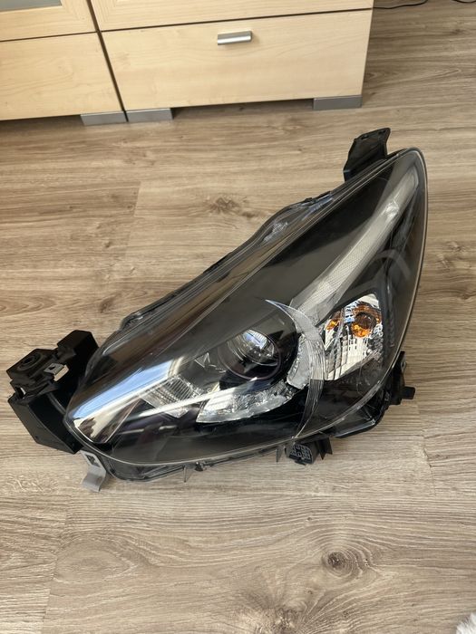 Фара мазда 2 full led в ідеальному стані