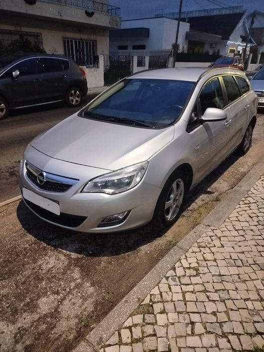 Opel astra em pecável carro de senhora