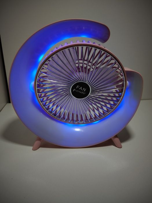 Настільний вентилятор.
