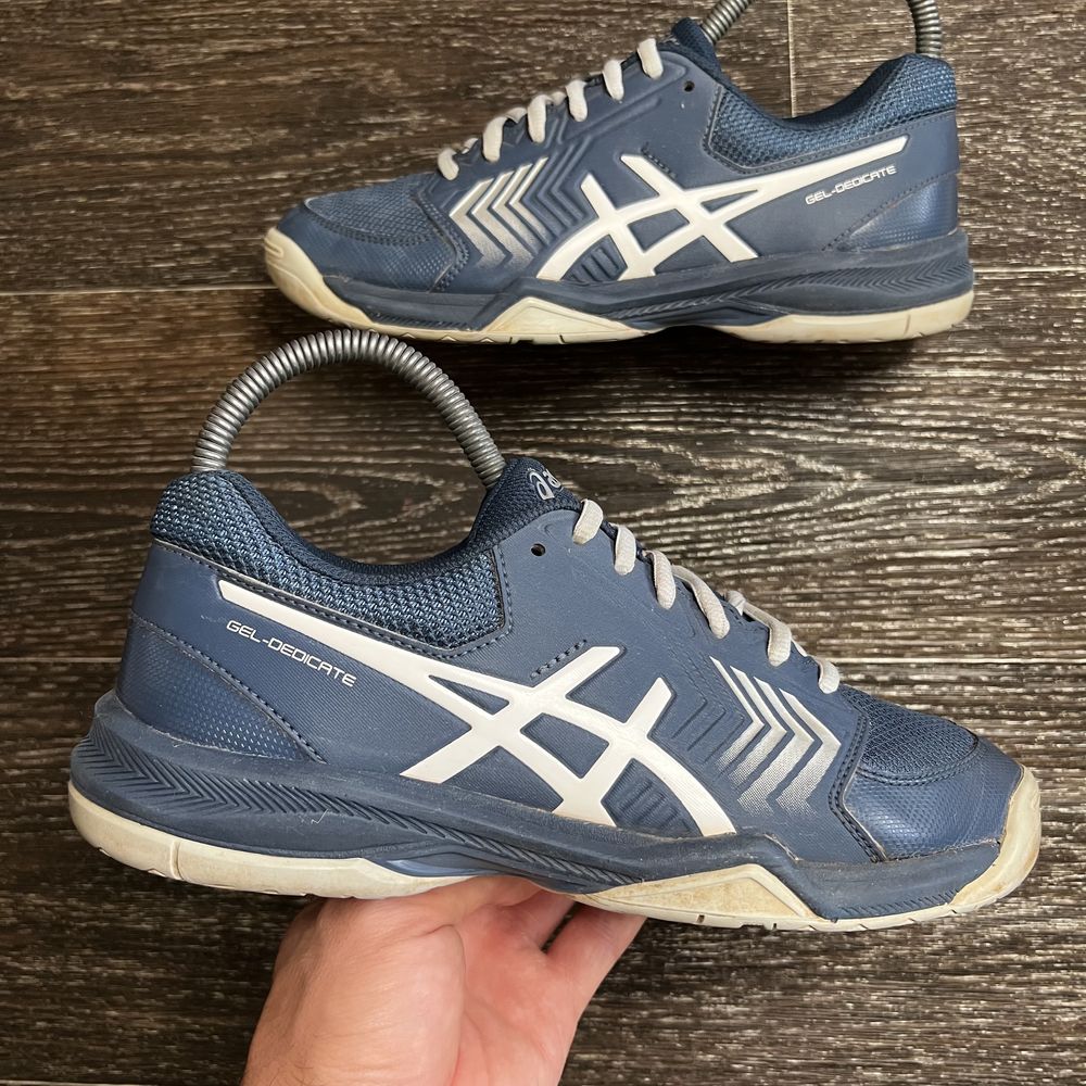 Asics hotsell dedicate 5