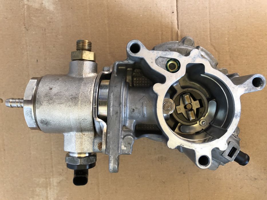 Насос вакумнийи бензонасос високого давления Audi, Vw, Skoda 2.0TFSI