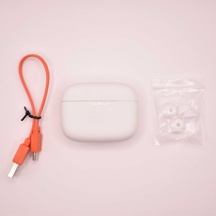 JBL Tune 230NC TWS – Nowe, aktywna redukcja szumów, biały kolor!