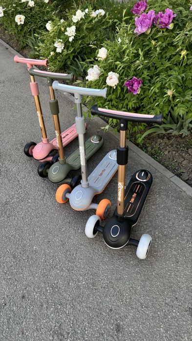 Дитячій триколісний самокат ,складний руль ,музика