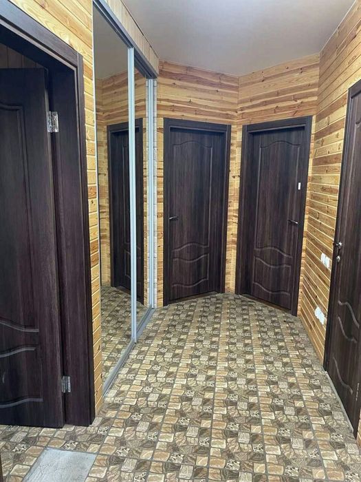 Дом с большим участком и озерами в лесу