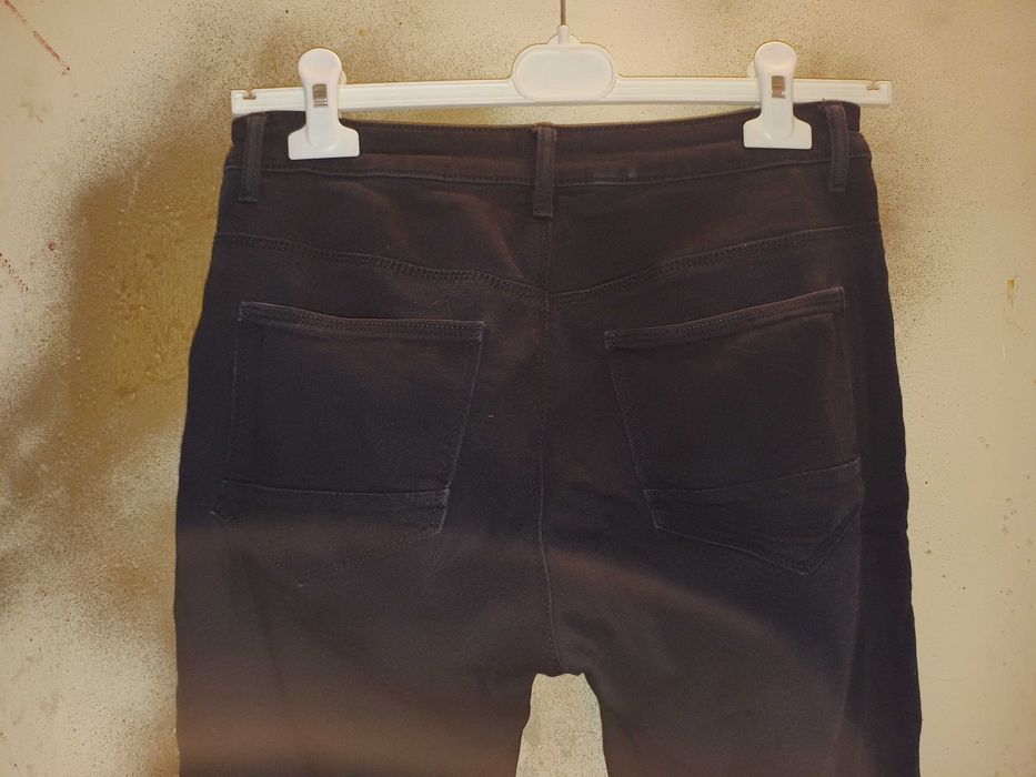 Jeansy z zamkami na nogawkach Only M