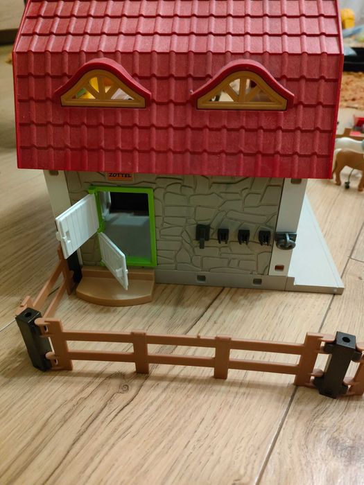 Stadnina koni Playmobil 5222