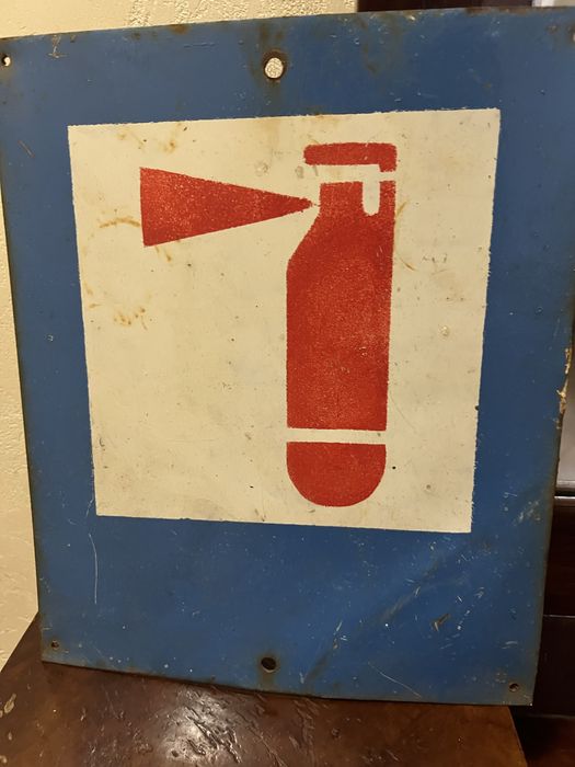 Продам  щит огнетушитель