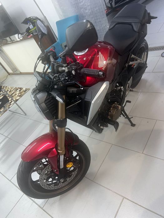 Honda CB 650R Muito Conservada