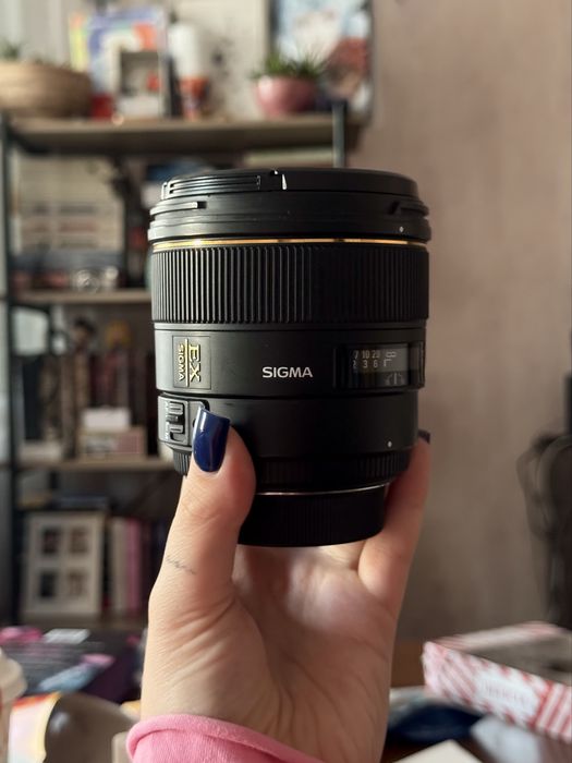 Обʼєктив Sigma 85 mm 1.4 EX DG Nikon
