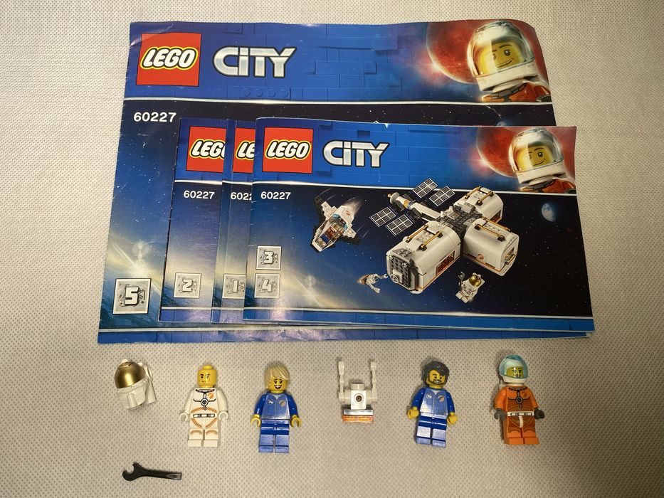 Lego 60227 - Lunar Space Station