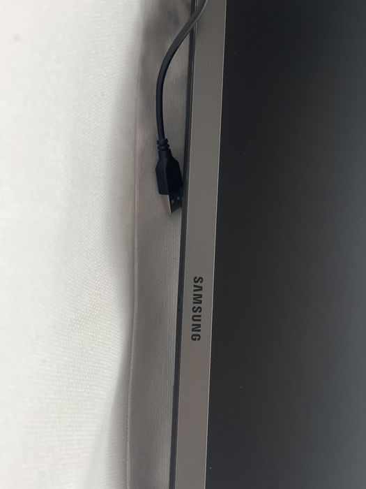 Monitor Samsung 27” IPS Full HD 75Hz + LEDs ambiente