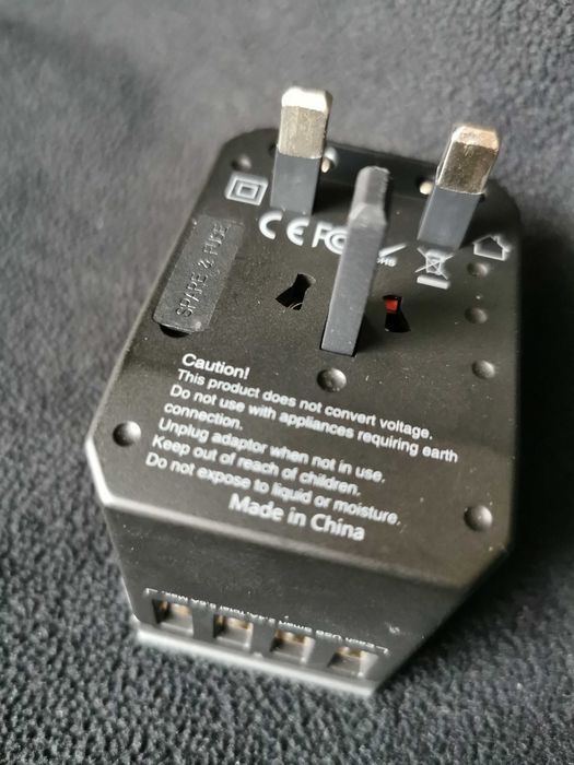 Adapter AC uniwersalny podróżny