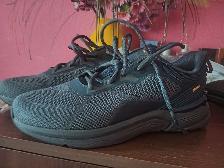 Продам кроссовки Baas 44-44.5 размер.