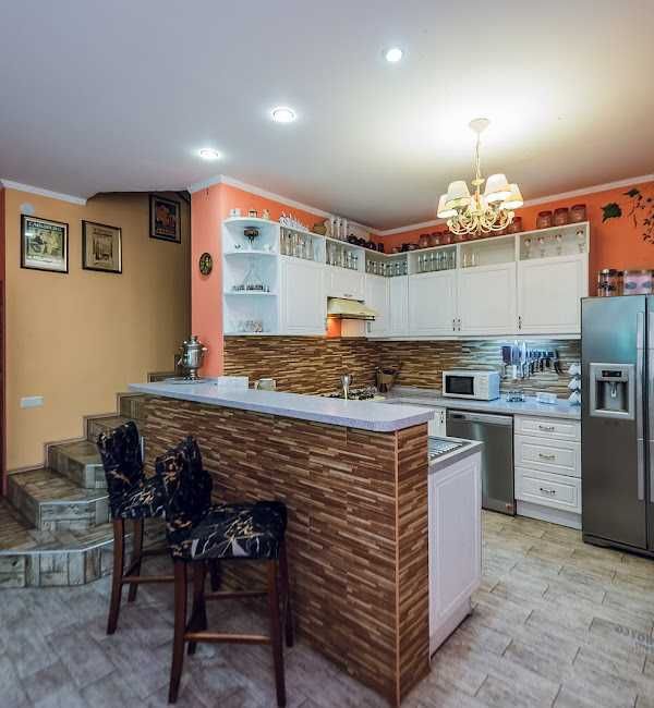 77 Будинок в парку "Сирецький Гай " басейн мангал музика альтанка