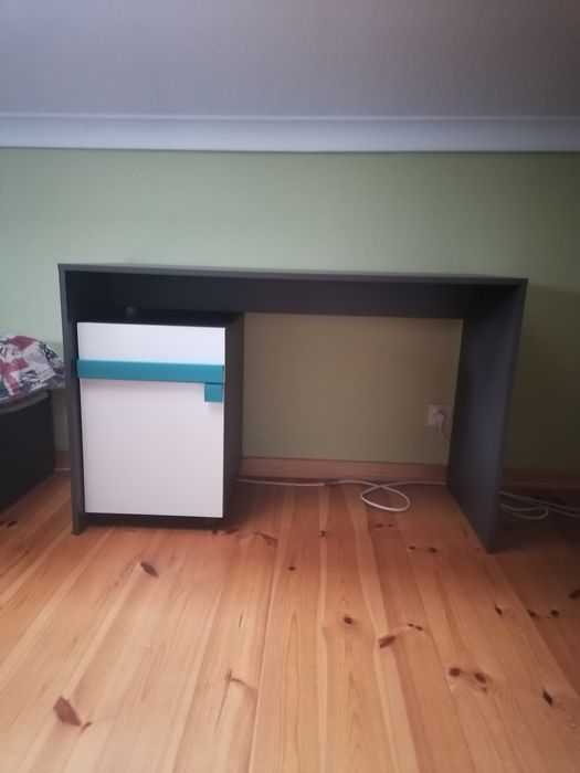 Zestaw mebli do pokoju dziecięcego