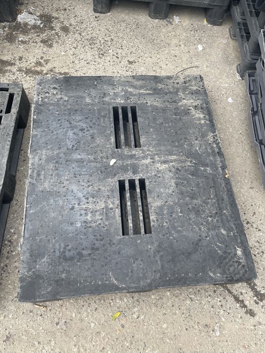 Palety plastikowe ażurowe 120x100 grube, różne wzory. Używane