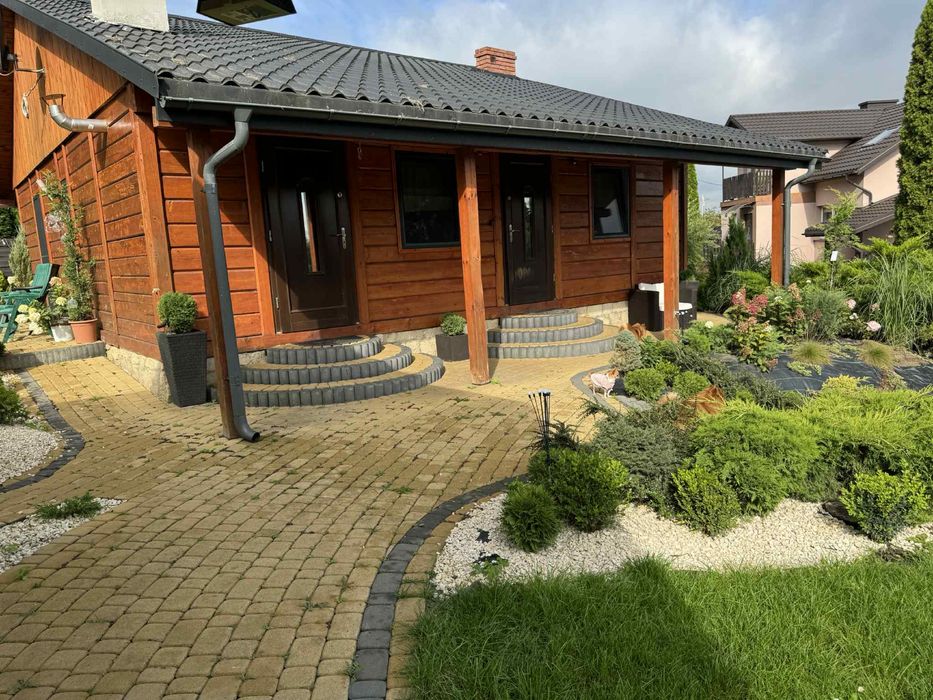 Dom z klimatyczną działką