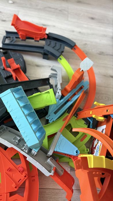 Hot Wheels треки. Бокс