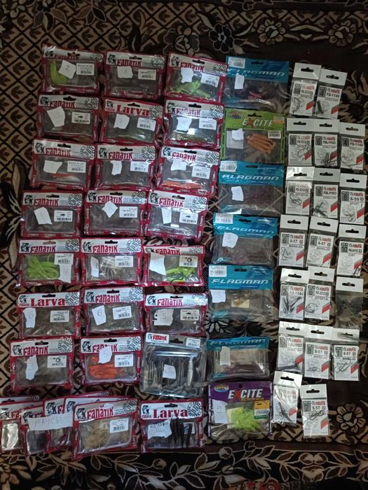 Силиконовые приманки и крючки