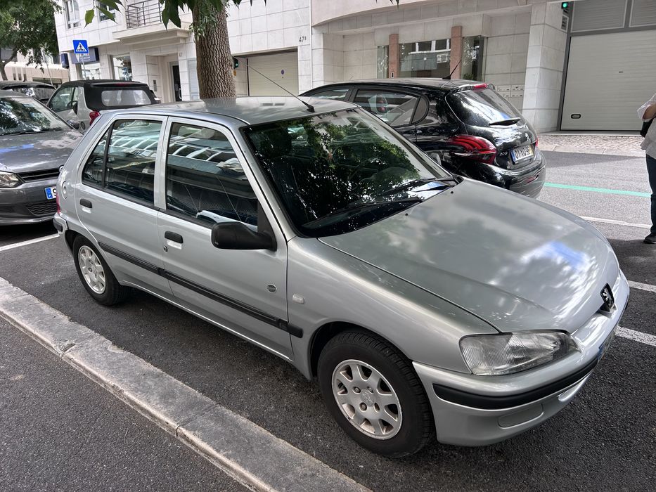 Peugeot 106 1.1 Gasolina 5 portas cinzento