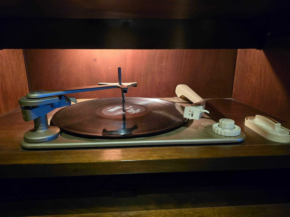 Radio Gramofon Radiola Jese TONMÖBEL, Stan BDB, w pełni sprawna.