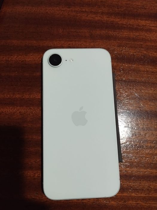 iPhone 16e novo!