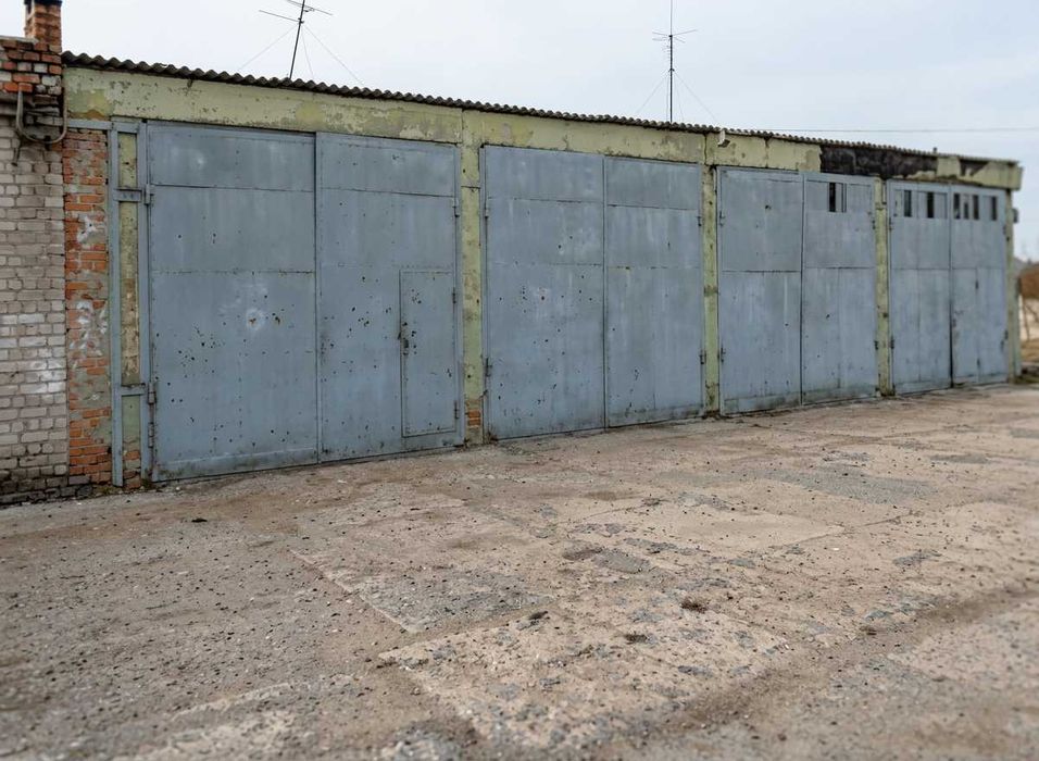 Індустріальна локація в Петровому: 1053 м² будівель + величезна територія