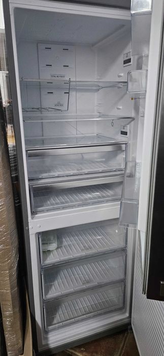 Frigorífico combinado 1,95 de atura, como novo marca hotpoint
