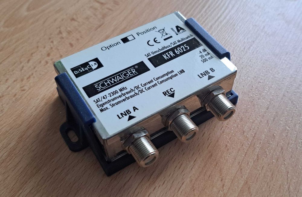 Przełącznik satelitarny switch SAT DiSEqC 2 na 1 Schwaiger KFR 6025