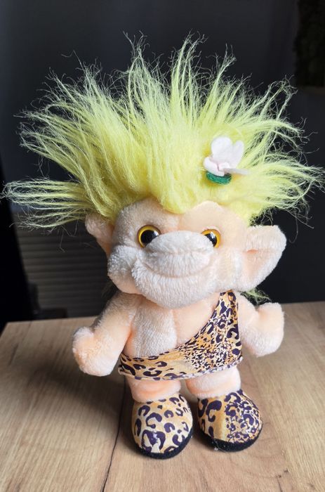Maskotka retro troll lata 90 jaskiniowiec Trolio Trolls