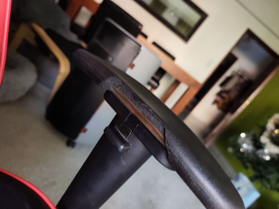 Cadeira Gaming em bom estado geral