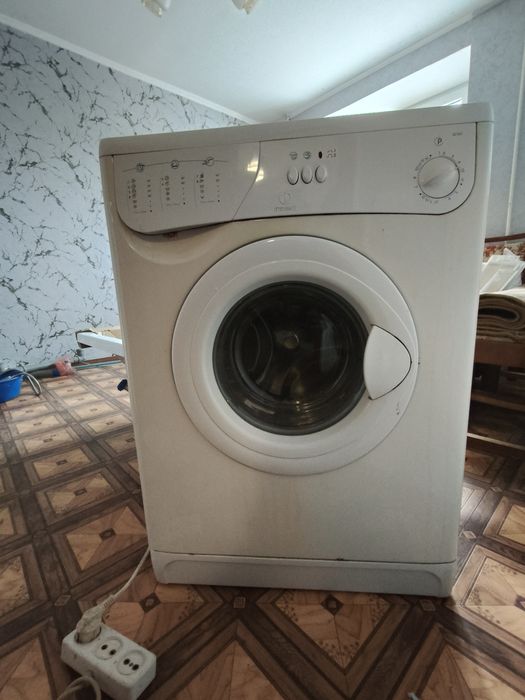 Пральна машина Indezit