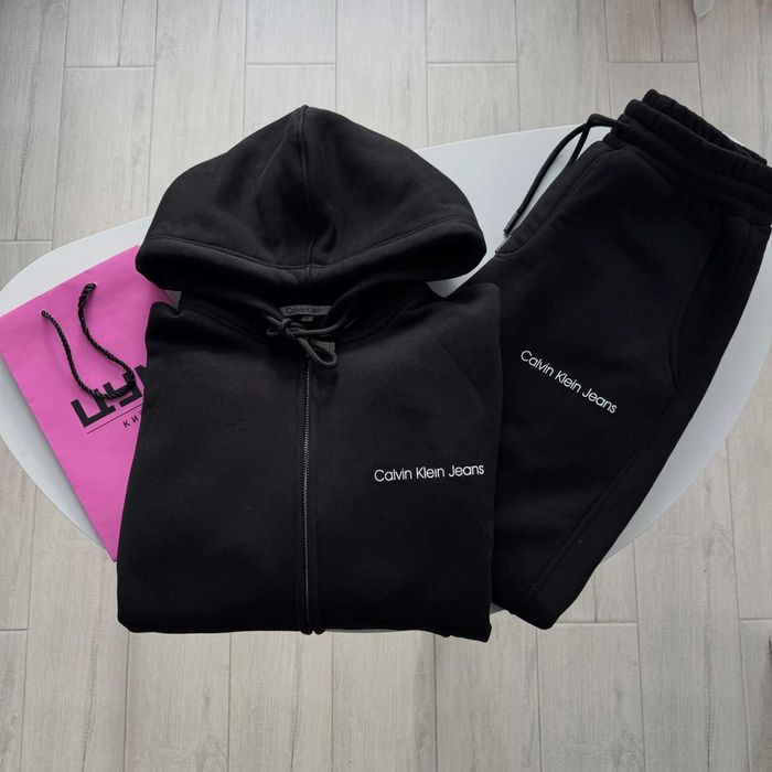 Спортивный костюм утепленный