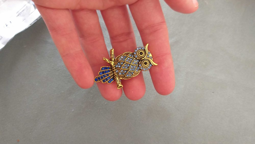 broszka sowa niebieska złota metal ozdoba elegancka