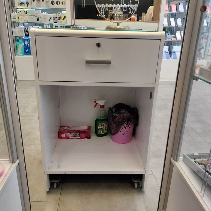 Komplet mebli sklepowych/ wyspa