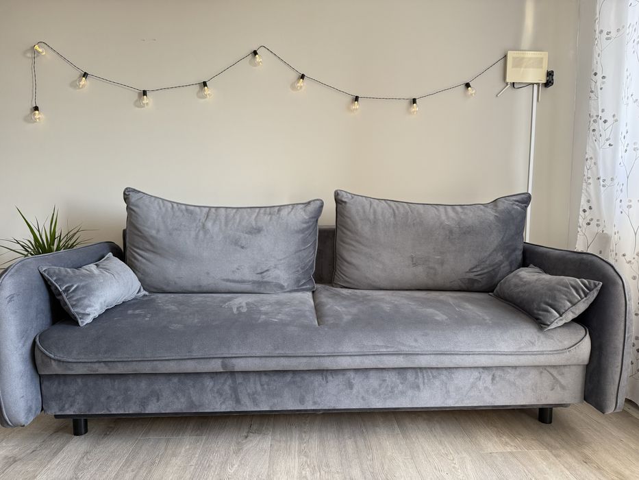 Szara sofa z funkcją spania | Rozkładana | Wygodna