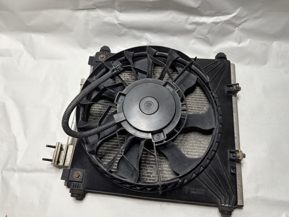 Tesla Model S радіатор кондиціонера з вентилятором правий