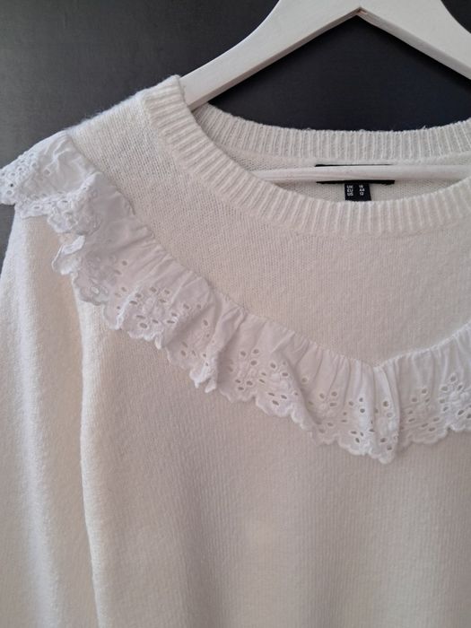 Стильний молочний светр з рюшею New Look