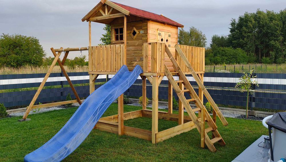 domek dla dzieci taras huśtawka plac zabaw