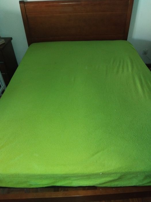 Cama de casal sem colchão