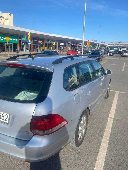 Samochód. Volkswagen Golf 5 kombi